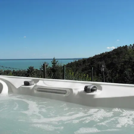 Ezuesthid בית הארחה Balatongyörök