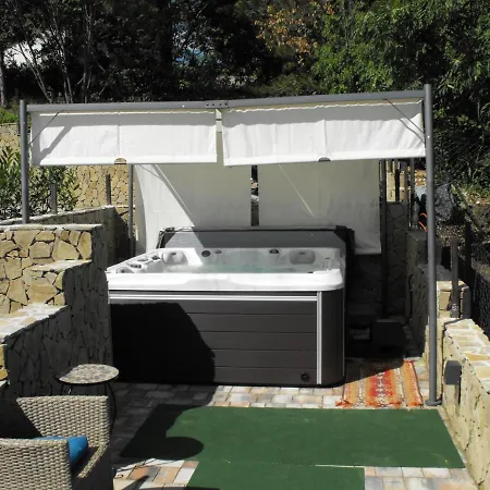 Ezuesthid Πανσιόν 4*