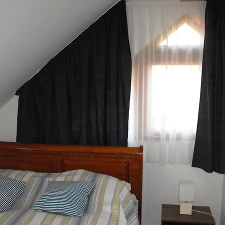 בית הארחה Ezuesthid Balatongyörök