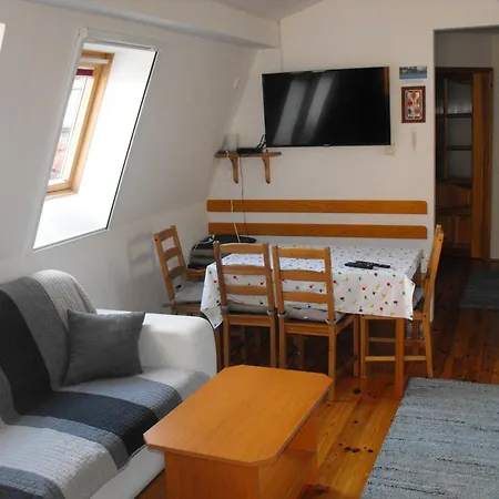 Ezuesthid בית הארחה Balatongyörök