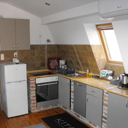 בית הארחה Ezuesthid Balatongyörök