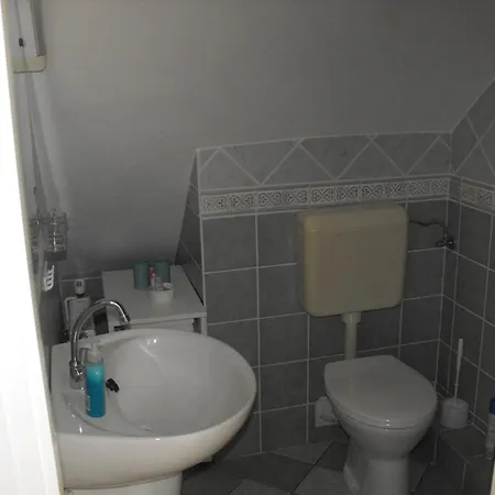 Ezuesthid בית הארחה Balatongyörök