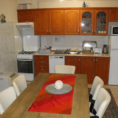 בית הארחה Ezuesthid Balatongyörök