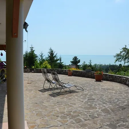 בית הארחה Ezuesthid 4*